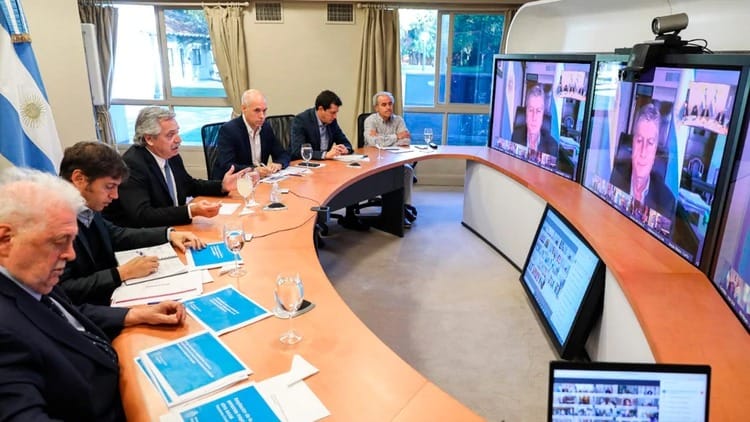 El Presidente extenderá la cuarentena obligatoria hasta el 10 de mayo y duda en permitir la salida limitada de los chicos