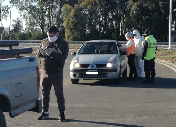 En la localidad de Metileo dispusieron controles de ingreso