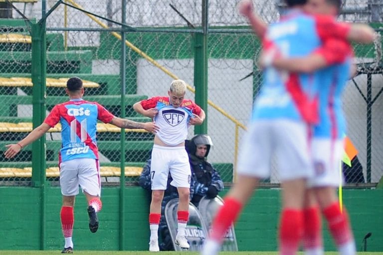 El piquense Lautaro Parisi habló de cómo entrena en cuarentena, su presente en Arsenal y su pasión por Pico FBC