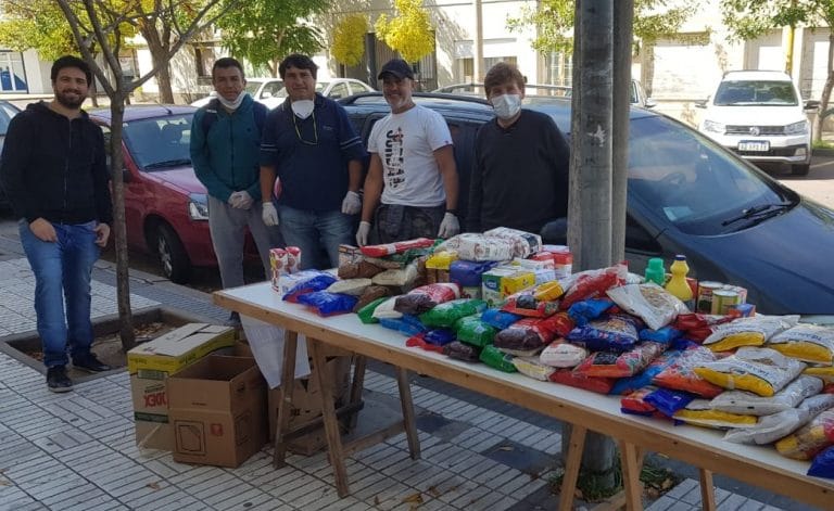 La Liga de Veteranos de fútbol reunió una gran cantidad de mercadería para donar a familias vulnerables