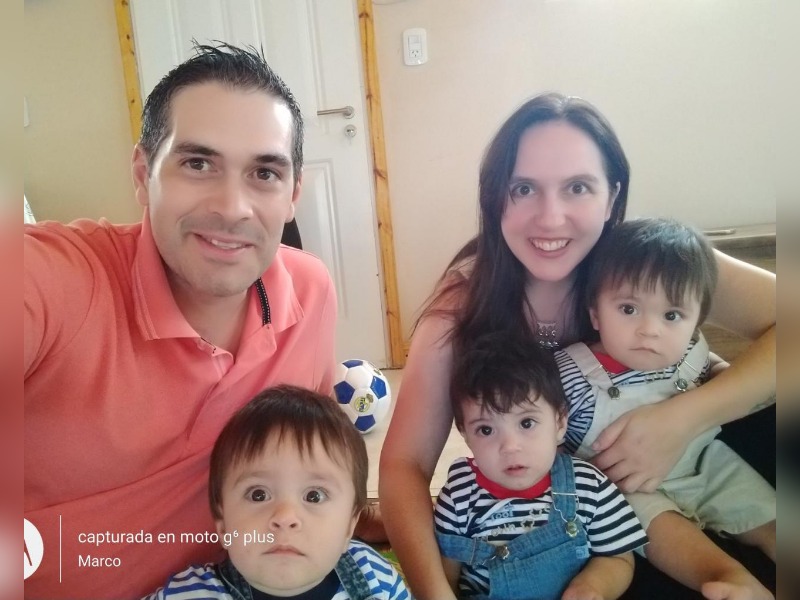 Los trillizos Tomás, Nicolás y Manuel celebran hoy su primer año de vida: “Es un cumpleaños distinto, pero estamos los cinco juntos y contentos” contaron sus padres