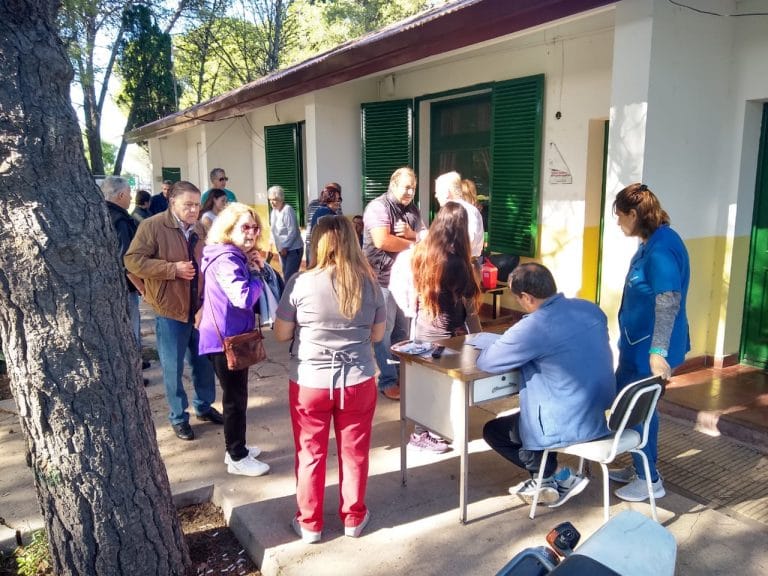 En el hospital Gobernador Centeno se vacunan entre 300 y 400 personas por día