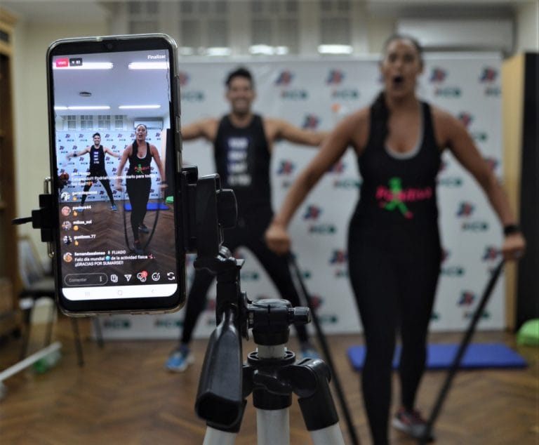 Día Mundial de la Actividad Física: Profesores de educación física brindaron una clase de gimnasia a través de redes sociales