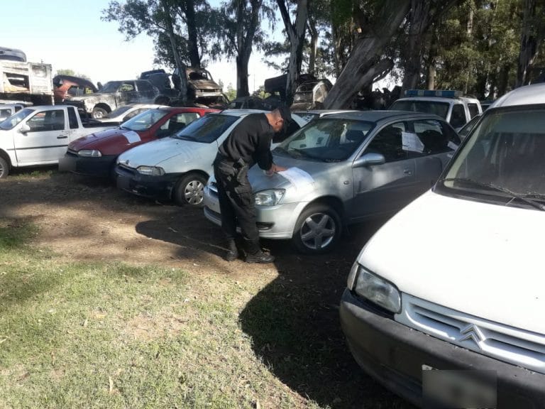 116 vehículos que han sido secuestrados por la policía en cuarentena son trasladados a la playa judicial