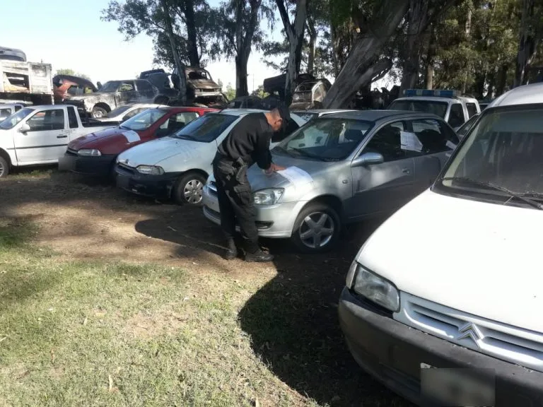 116 vehículos que han sido secuestrados por la policía en cuarentena son trasladados a la playa judicial
