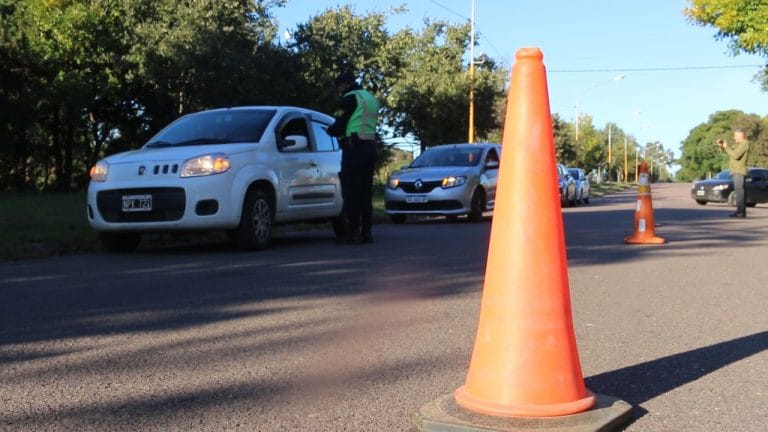 A pesar de los intensos controles, no disminuye la cantidad de gente en la calle