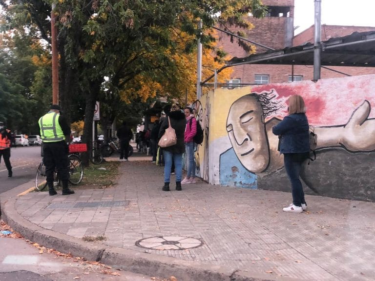 Más de 200 metros de cola en la cooperativa para realizar pago de servicios