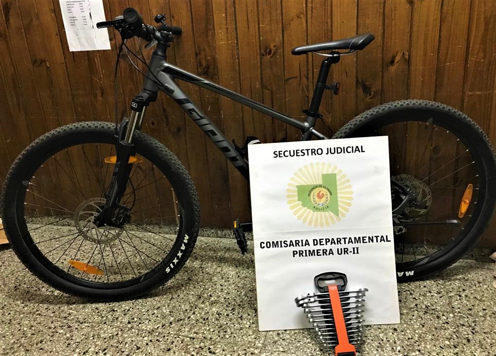 Personal de Comisaría Primera logró recuperar una costosa bicicleta y un juego de llaves Bahco