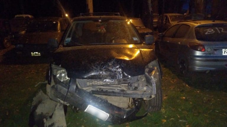 Conductor en estado de ebriedad, chocó contra un auto estacionado en la madrugada