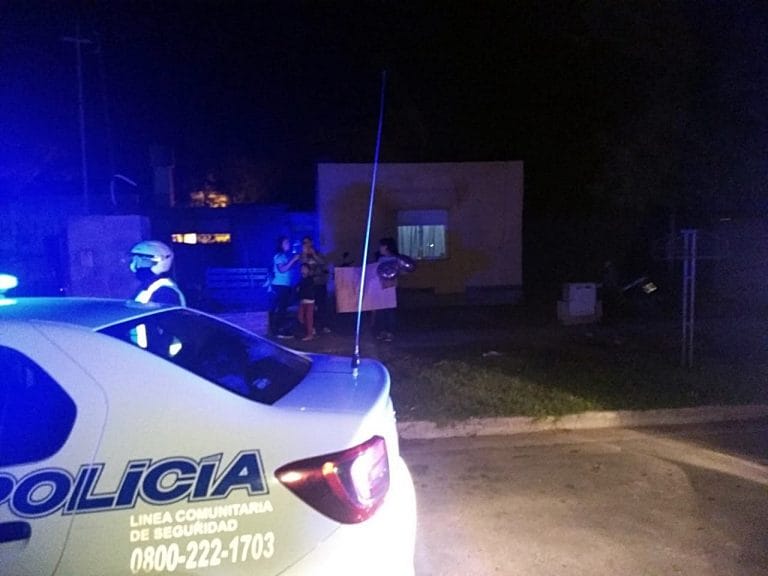 ¡Emotivo festejo!: Efectivos del Comando Radioeléctrico fueron a cantarle el feliz cumpleaños a la pequeña Uma de 6 años