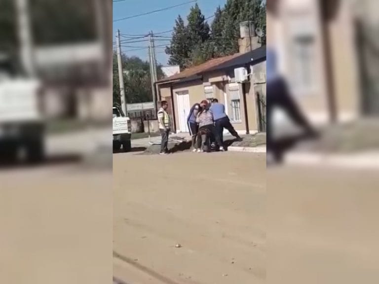 Eduardo Castex: una mujer fue detenida cuando había ido a comer un asado a la casa de un amigo y además se rehusó a que le retengan la moto