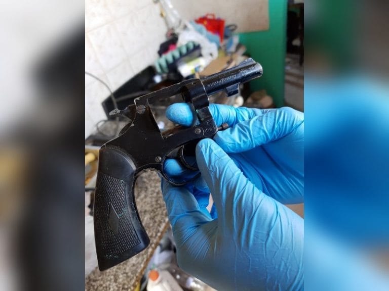 Allanamiento en la casa de la pareja demorada: Un detenido, secuestro de droga, un arma de fuego y distintos elementos