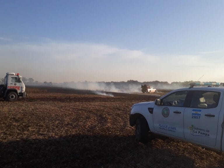 La Policía y los Bomberos de Castex sofocaron un incendio en un predio rural cercano a la localidad