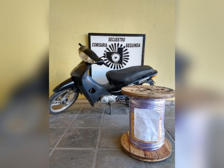 Recuperan una moto robada por una menor de edad y un carretel de cable de mucho valor sustraído a un vecino de barrio Este