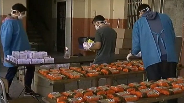 Rosario: Se capacitaron con infectólogos y ahora preparan comida para repartir a personas en situación de calle