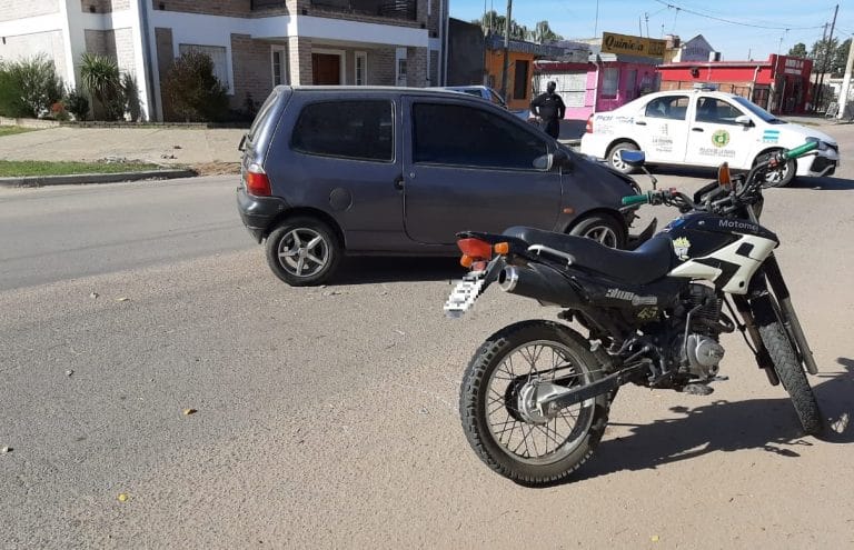 Esta tarde un auto y una moto colisionaron en calles 40 y 31