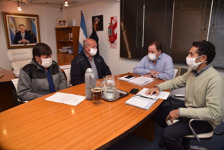 Funcionarios provinciales se reunieron con el gremio Camioneros para concientizar a los choferes sobre el Coronavirus