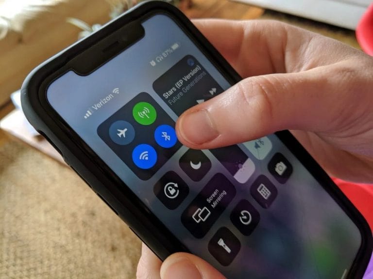 El Gobierno nacional congela las tarifas de telefonía fija y móvil, Internet y TV paga