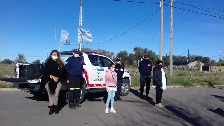 ¡Emotivo 25 de mayo en Trenel!: La Escuela Nº 54 Carlos Laguzzi junto a Bomberos compartieron un hermoso trabajo por las calles de la localidad
