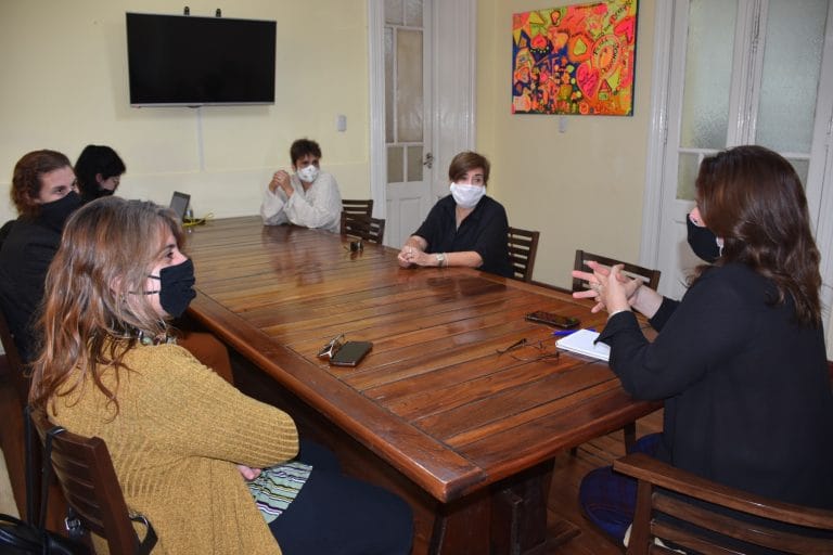 Docentes de lenguas extranjeras solicitaron a la intendenta, volver al dictado de clases presenciales