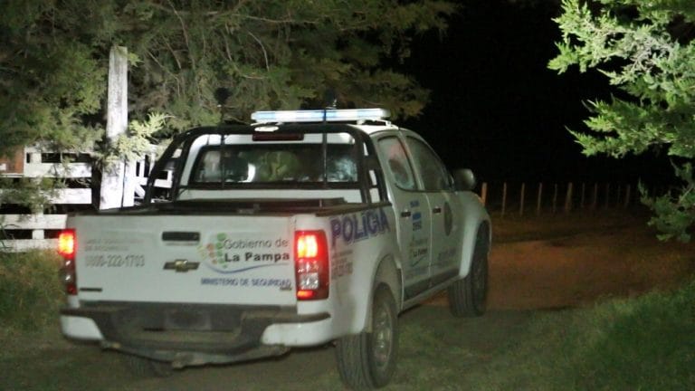 La Policía notificó a 27 personas que participaban de una yerra por  violar la cuarentena en un campo cerca de Anguil