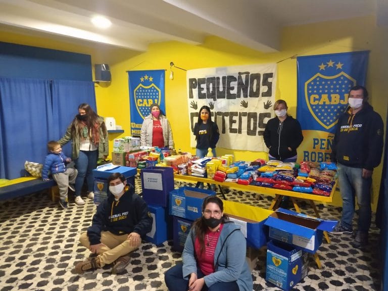 La Peña boquense “Roberto Mouzo” donó más de 250 kg de alimentos y artículos de limpieza al merendero “Pequeños Guerreros” de barrio Federal