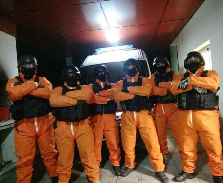 Gran trabajo de la Policía de La Pampa para contener a una persona que entró en crisis mientras hacía la cuarentena en un hotel