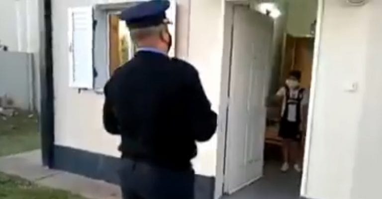 [VIDEO]: Jonás, el niño de 8 años de Victorica recibió una emotiva visita de la Policía y hoy podrá ver a su querido abuelo