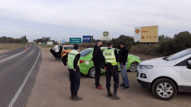 Los jóvenes provenientes de Córdoba que querían ingresar a La Pampa eran ocho y todos tenían documentación falsa