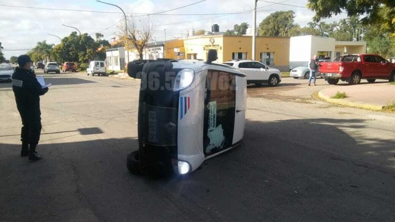 Choque y vuelco en Trenel: conductores resultaron ilesos