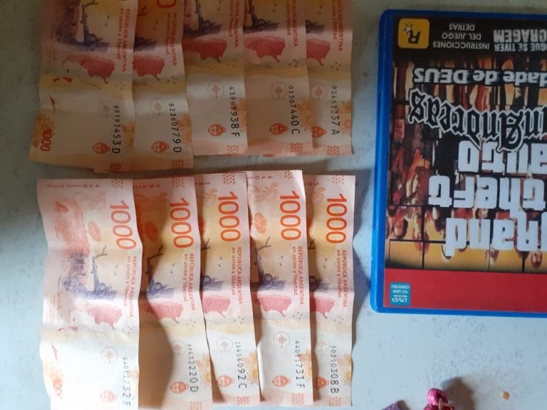 Eduardo Castex: la policía recuperó parte de dinero que había sido hurtado desde una vivienda y además secuestraron droga