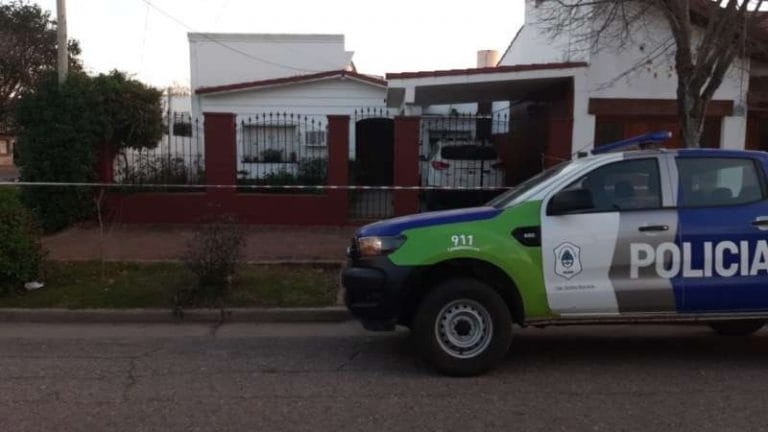 América: encuentran muerta a una conocida vecina. Estaba atada de pies y manos en el baño de su casa