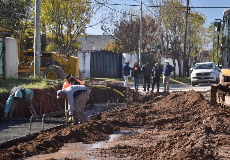 Fernanda Alonso recorrió obras de canalización, readecuación y de asfalto
