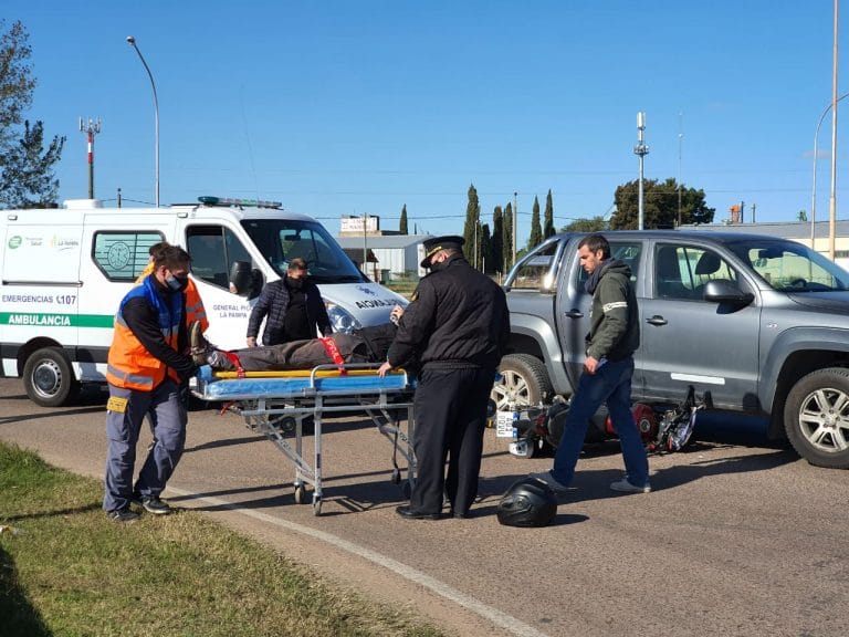 Accidente en la rotonda “Perón”: Trasladan una persona al hospital