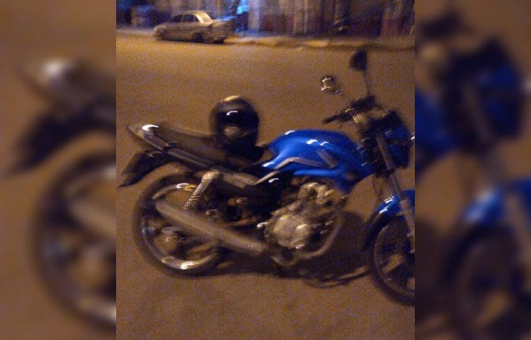 Trasladan una persona de 61 años al hospital tras caerse de su moto