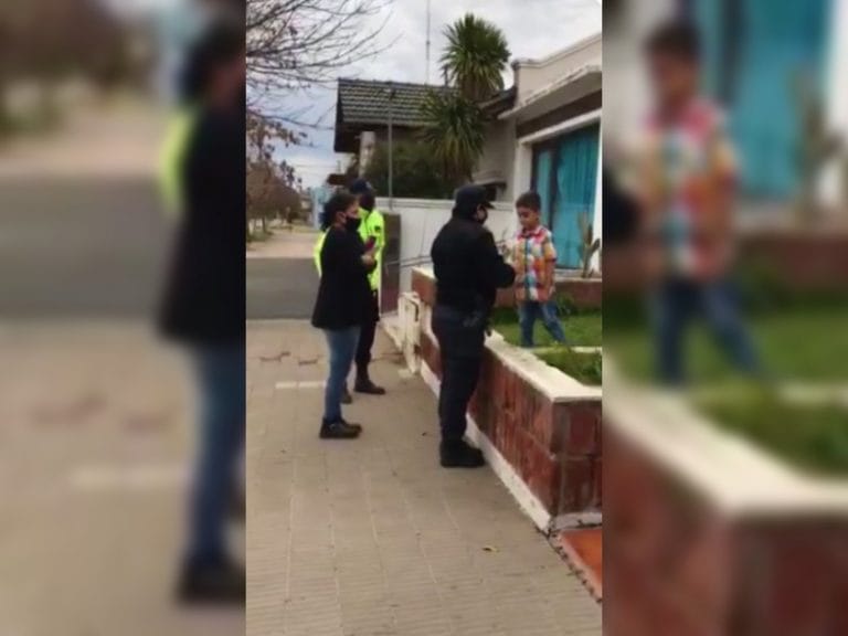 Gran gesto de la policía de Catriló por el cumpleaños de Simón, un niño de 6 años