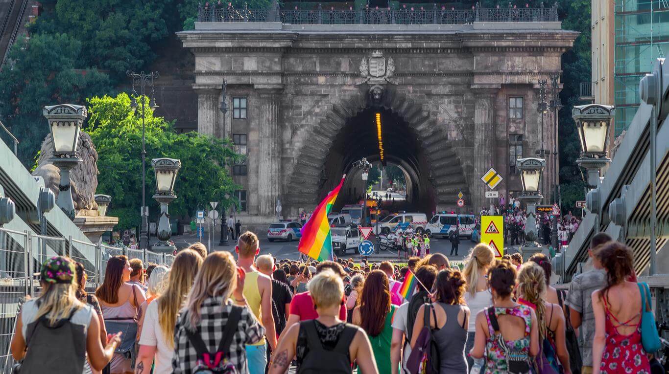 Hungría deja de reconocer legalmente la identidad de género de las personas trans