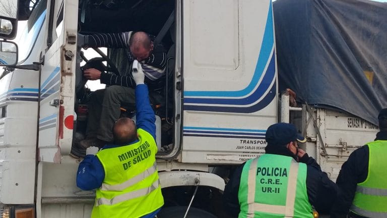 Salud y seguridad en los accesos a General Pico: Controlan documentación y llevan a cabo protocolo de salud