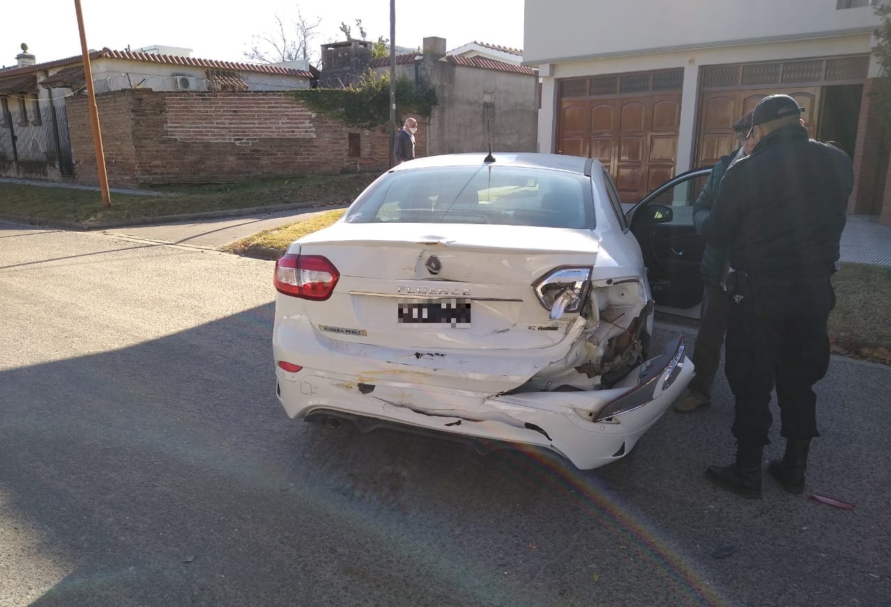 Salía de su garage y fue impactado por un camión recolector de residuos: No hubo lesionados