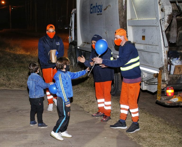 ¡Emotivo gesto!: Un niño pampeano cumplió 5 años y lo celebró con sus “amigos”, los recolectores de residuos