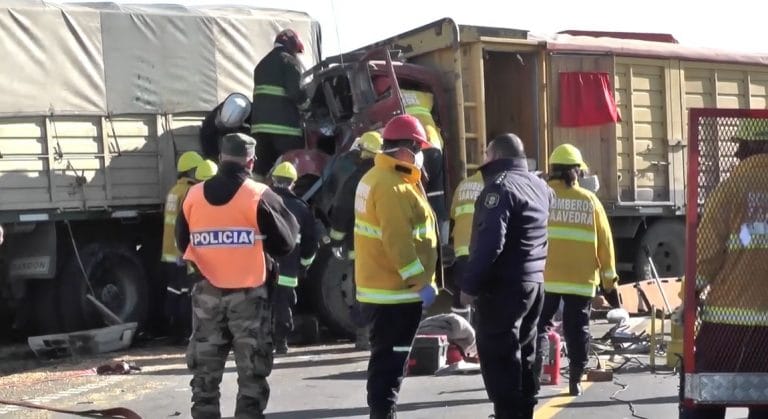 Un camión de América protagonizó importante choque en Ruta 33 cerca de Tornquist