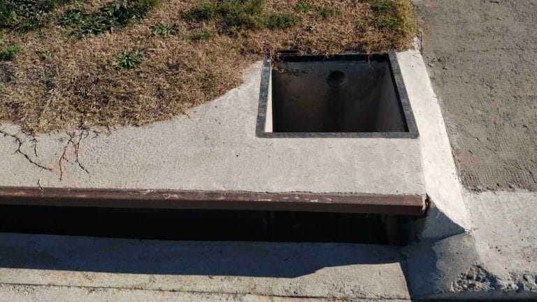 Enorme preocupación de los vecinos de barrio Federal por la falta de tapas en las bocas de tormenta