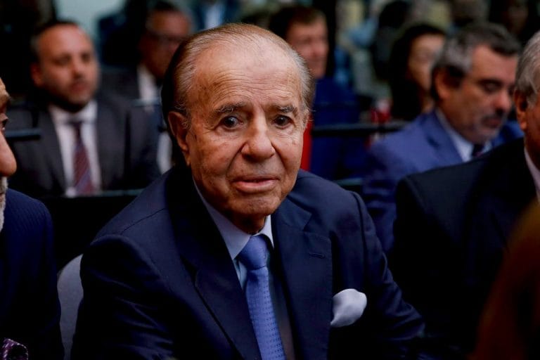 Carlos Menem fue dado de alta luego de pasar 16 días internado por una severa neumonía
