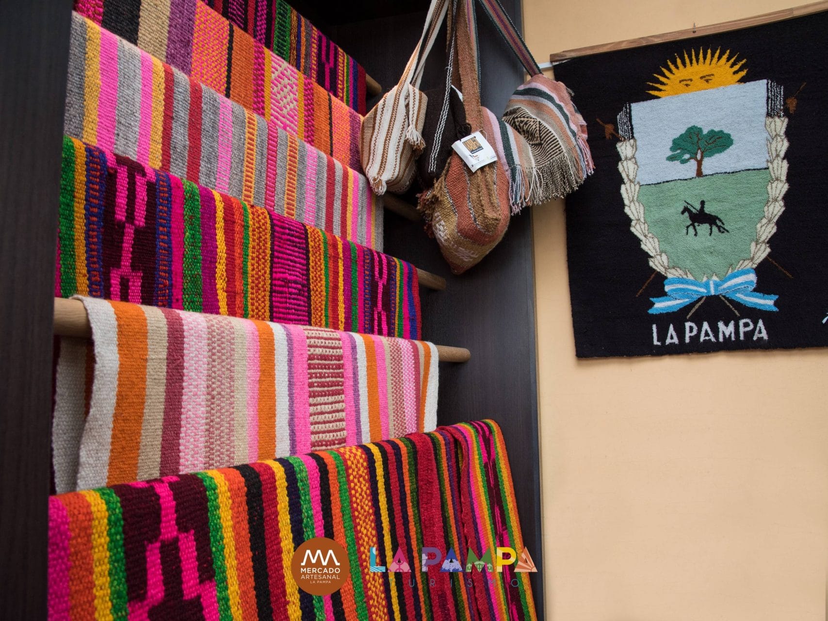 Fundado hace más de 40 años, el Mercado Artesanal es un símbolo que representa las tradiciones más ricas de La Pampa