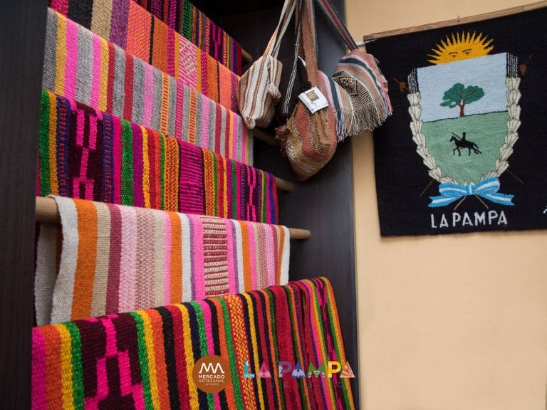 Fundado hace más de 40 años, el Mercado Artesanal es un símbolo que representa las tradiciones más ricas de La Pampa