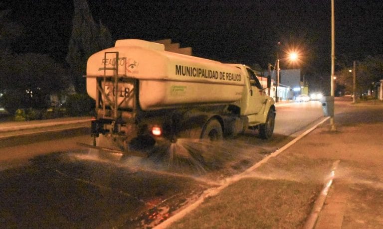 Realicó refuerza los trabajos de desinfección con agua clorada en las calles de la localidad