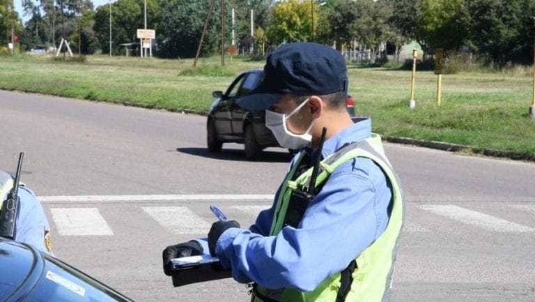 El Gobierno de La Pampa permite la “vuelta a casa laboral” y nuevas excepciones en pasos interprovinciales cerrados