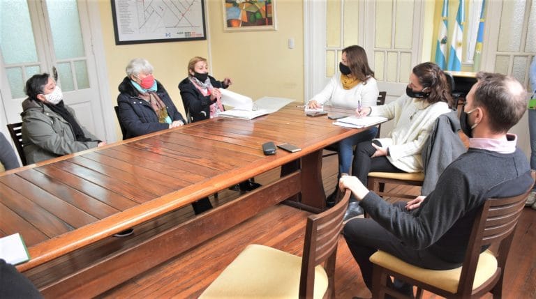 Vecinos del Malvinas piden soluciones a los problemas edilicios y de recolección de residuos que tiene el barrio