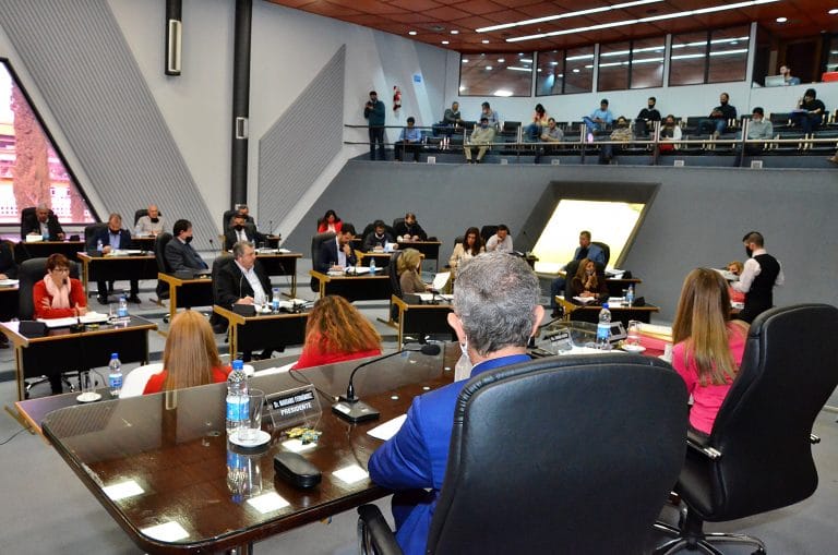 Cámara de Diputados: Aprobaron un pedido al Gobierno provincial de señalización e iluminación del cruce de Ruta 1 y acceso al Aeropuerto