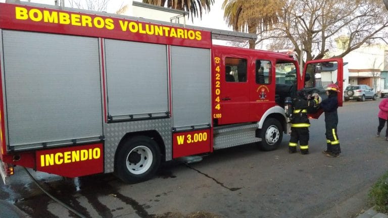 Principio de incendio en un comercio de calle 7 afortunadamente no paso a mayores